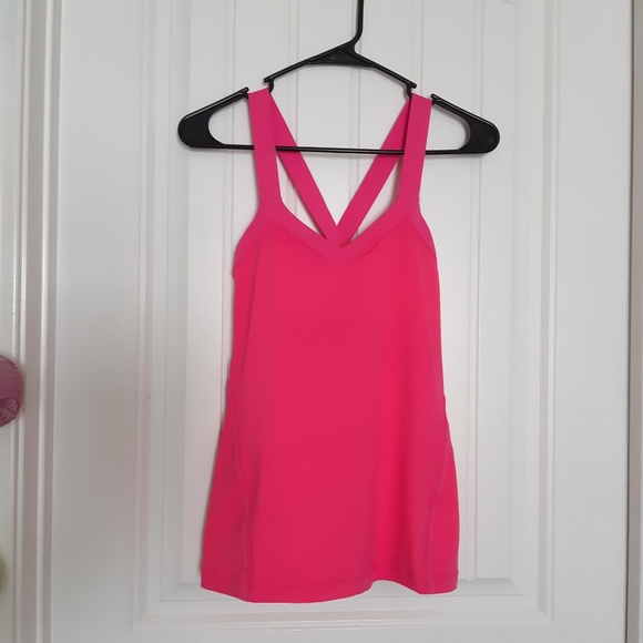 NWOT lululemon yoga tank top w/ built-in bra - Picture 2 of 7